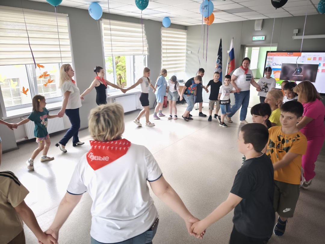 Изображения школьного лагеря.