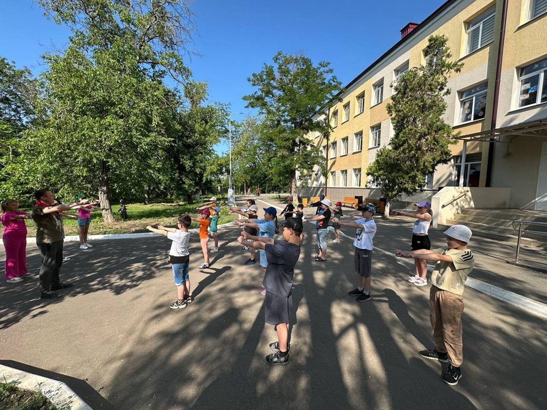Изображения школьного лагеря.