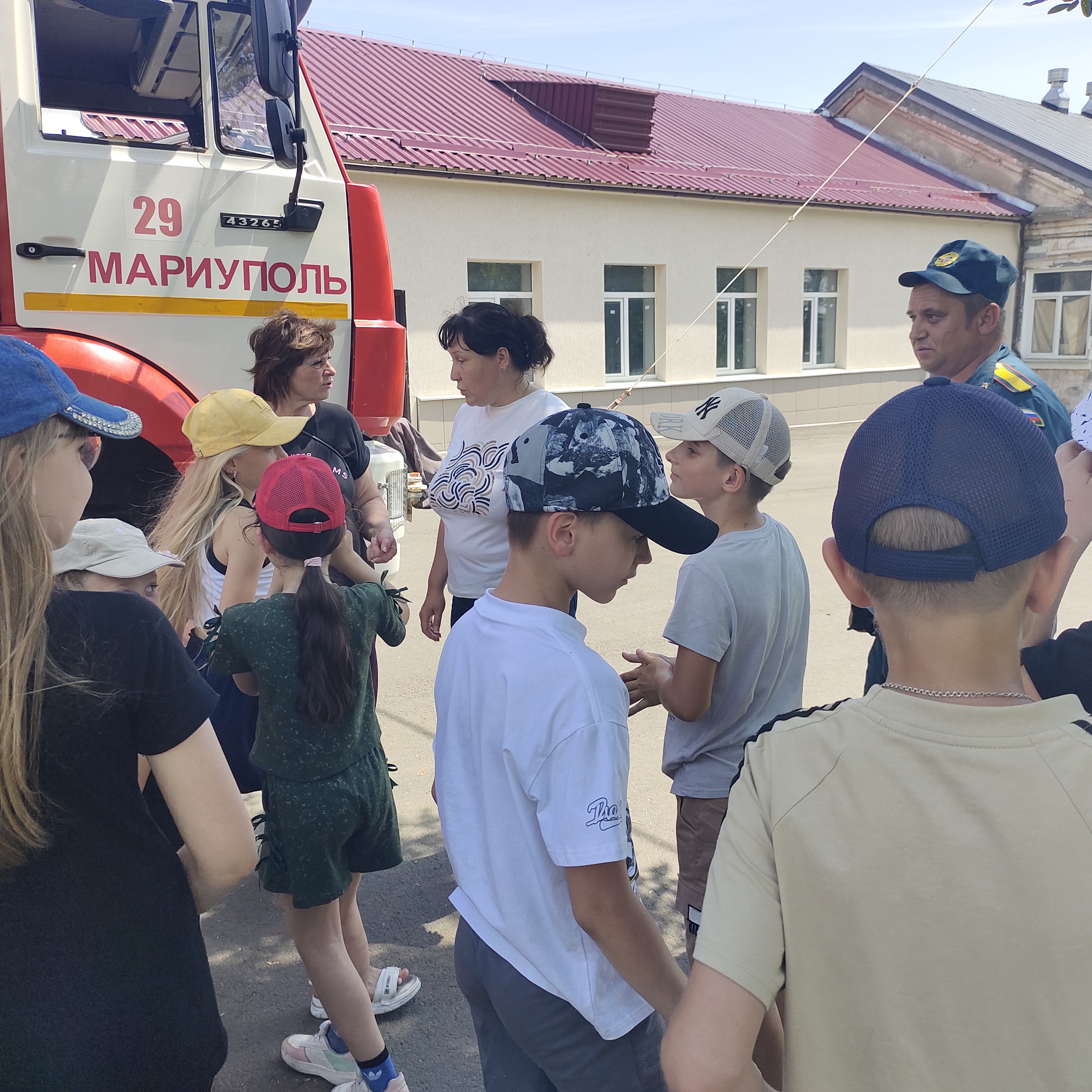 Изображения школьного лагеря.
