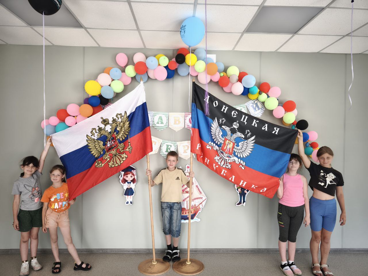 Изображения школьного лагеря.