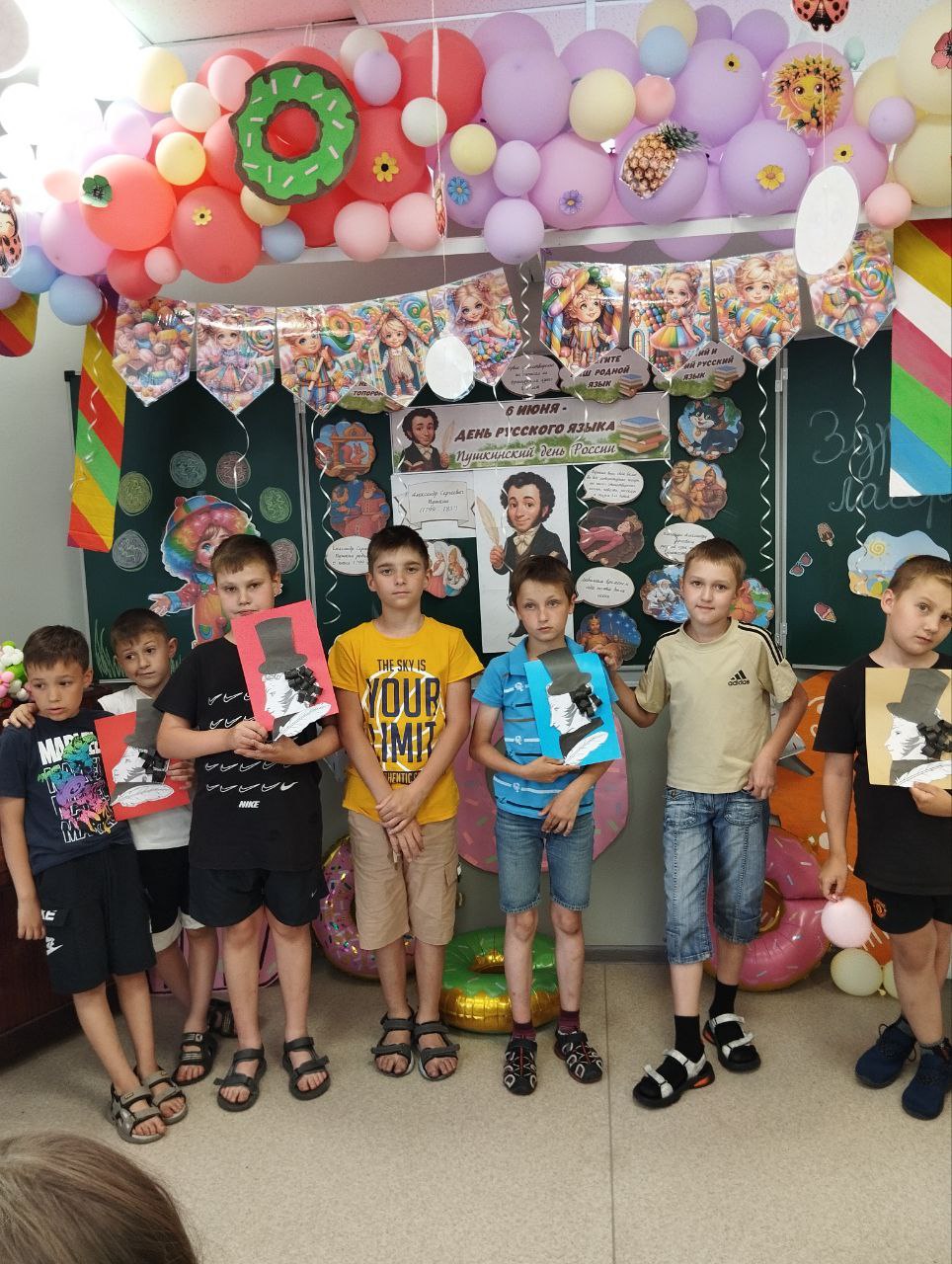 Изображения школьного лагеря.