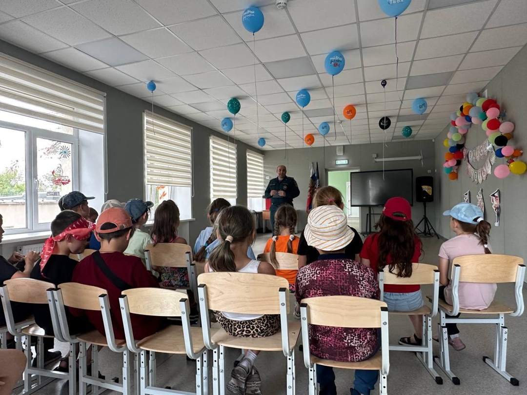 Изображения школьного лагеря.